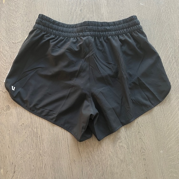 Vuori Clementine 2.0 Short 4” Black Size S - Picture 2 of 6